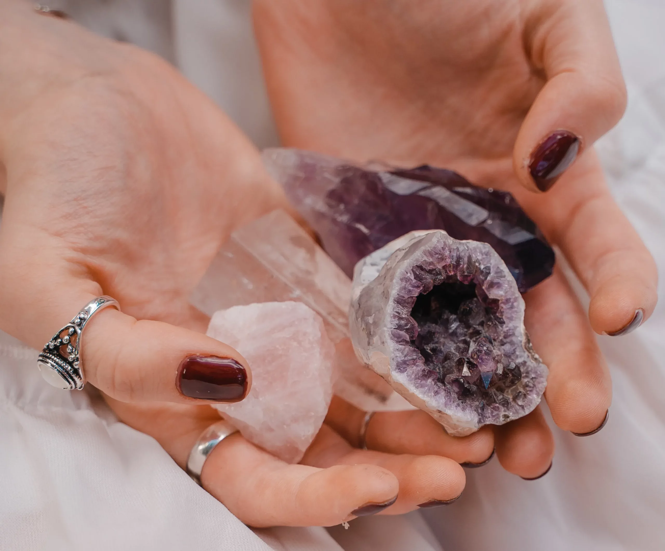 aHR0cHM6Ly9hc3NldHMuZ3Jvb3ZlYXBwcy5jb20vaW1hZ2VzLzVlZjBkYzEzOTA2NGQ5MDAxMzU1NzkwYi8xNjc2NDA0MTU1X3BjcnlzdGFsLnBuZw